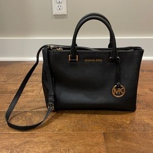 Michael Kors - Black Purse. Look at all pics